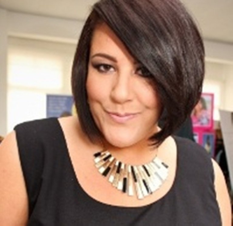 Стрижка боб каре для полных. Каре для полного лица. Боб каре для полной женщины. Каре для полного лица. Боб каре для полной женщины.