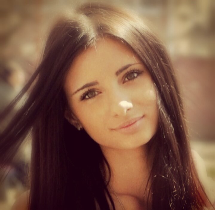 Красивая брюнетка в очках. Красивые девушки подростки. Если красивая девушка то она. Если красивая девушка то она. Красивые брюнетки с длинными волосами.