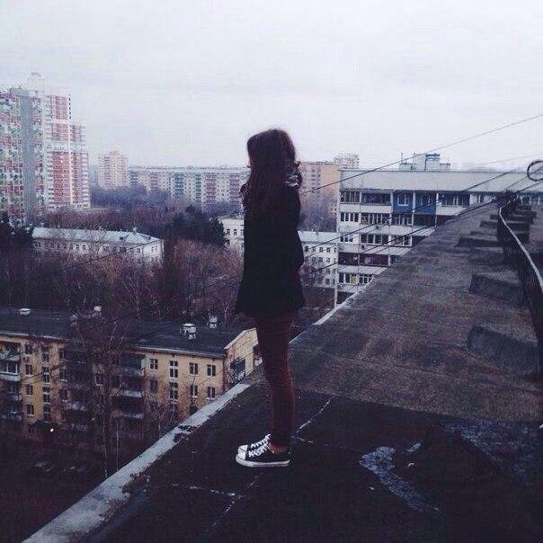 Мы не виноваты, что влюбляемся в тех, кто любить не умеет. - Статусы и цитаты -
