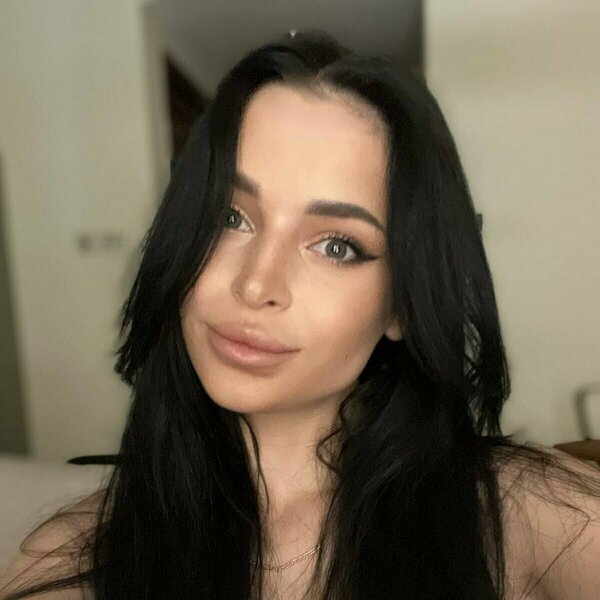 mila 4k net worth