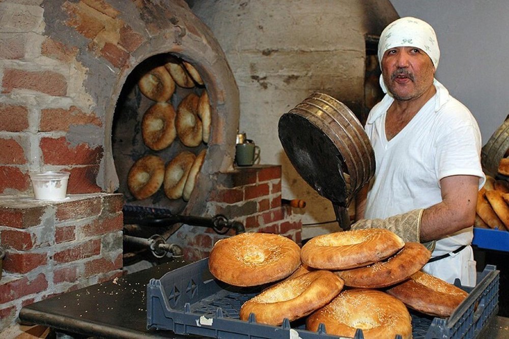 Печь в которой пекут лаваш и самсу