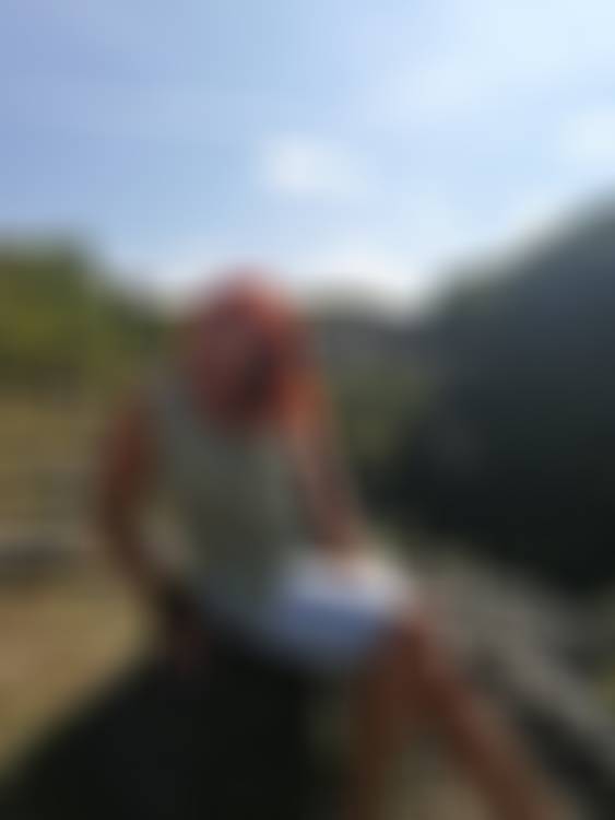 Женщины краснодара 45+. Девушка ищет парня в усть лабинске. Женщина ищущая мужчину в краснодаре. Богатые женщины краснодарского края. Женщина ищущая мужчину в краснодаре.