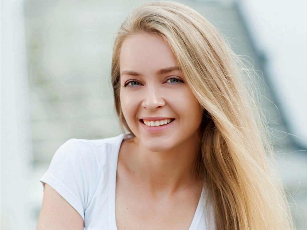 Кассандра келли платиновая блондинка. Красивый блонд. Девушка натуральная блондинка. Крашеная блондинка. Красивая светловолосая девушка.