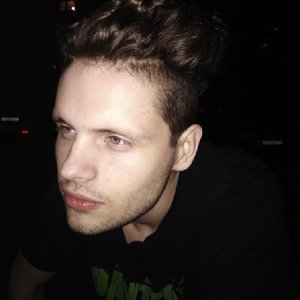 Которым 24 да. 24 часа говорю да картинка. 24 часа говорю да картинка. Реклама кредитной карты альфа банка. Которым 24 да.