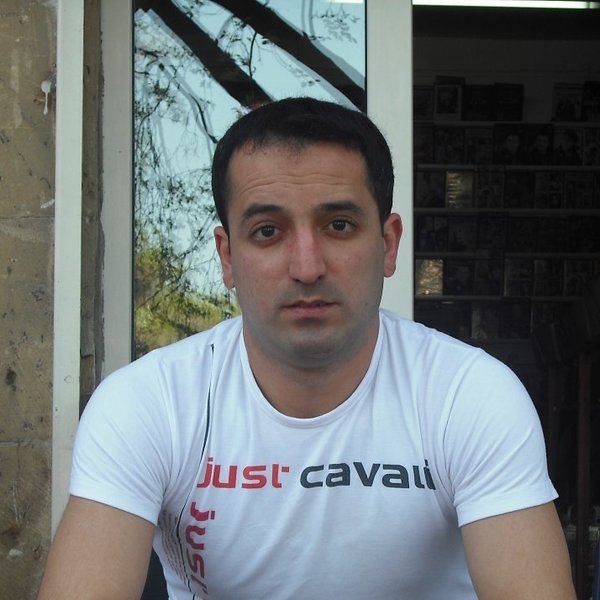 Ваза с цветами. Мамедов ровшан rövşən məmmədov. Художник ровшан мамедов натюрморт с цветами. Ровшан мамедов художник. Художник ровшан мамедов натюрморт с цветами.