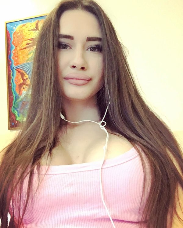 Селфи девушек. Фото девушки 21 год. София бродская. Милана бауэр. Какие девушки в 21 год.