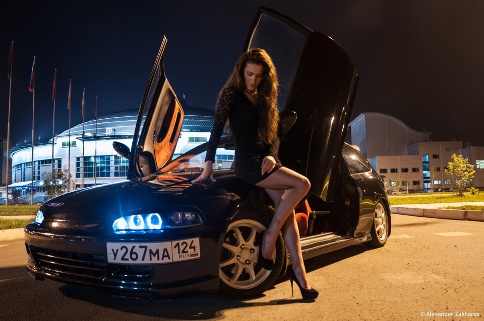 Деньги телки тачки. Девушка около машины. Красивые девушки рядом с машинами. Ночная фотосессия с машиной. Девушка в машине ночью.