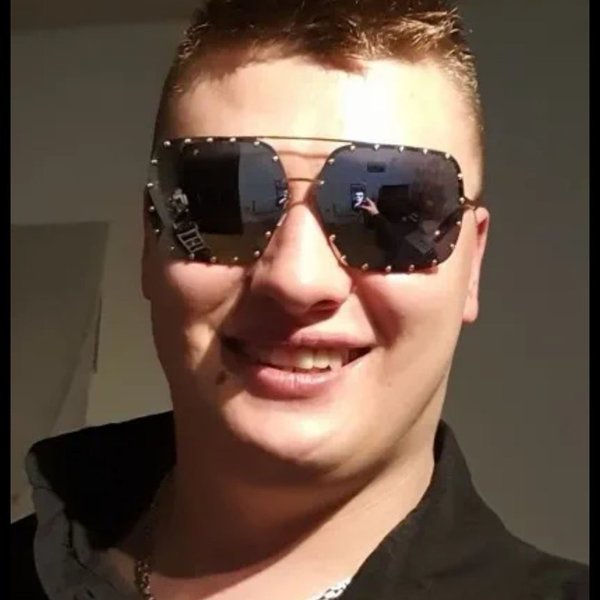 Волевой человек. Спортивный мужчина. Парни воля. Сила мощь. Фотосессия в горах.